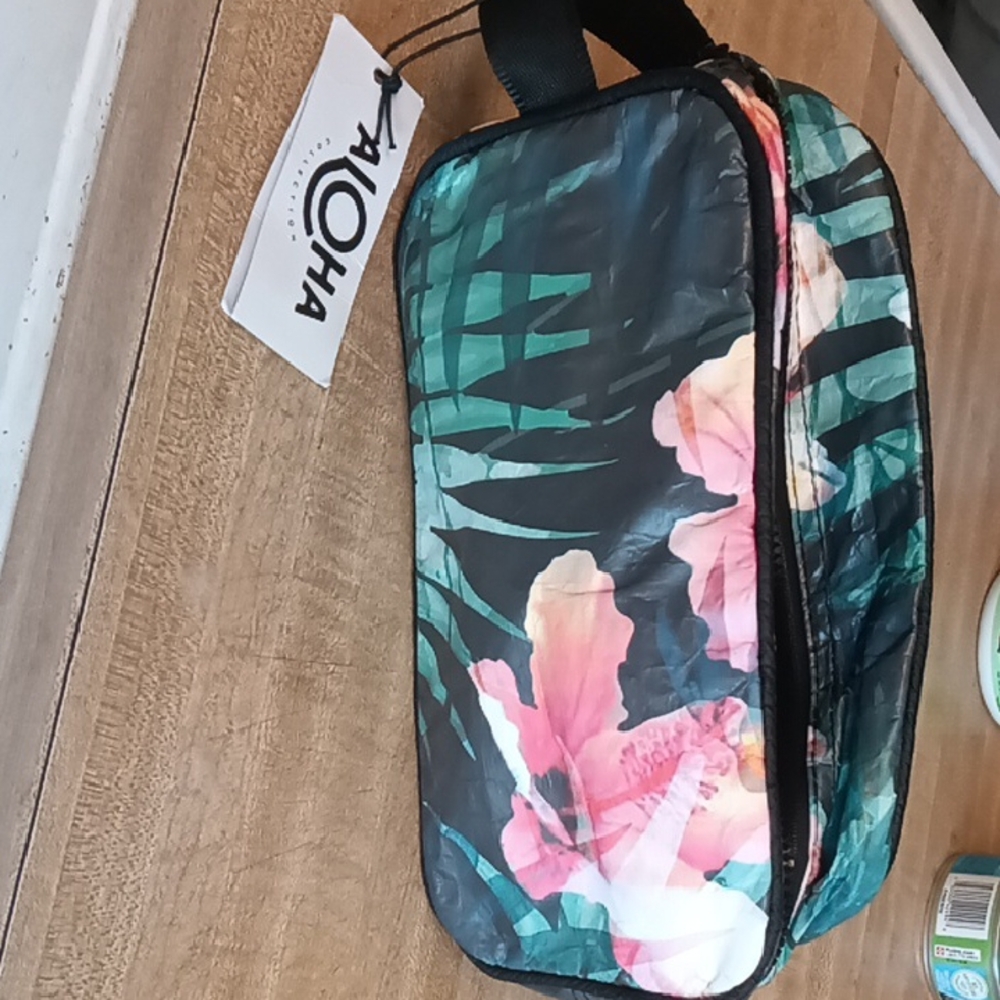 ALOHA Collection Hibiscus Palm Pouch